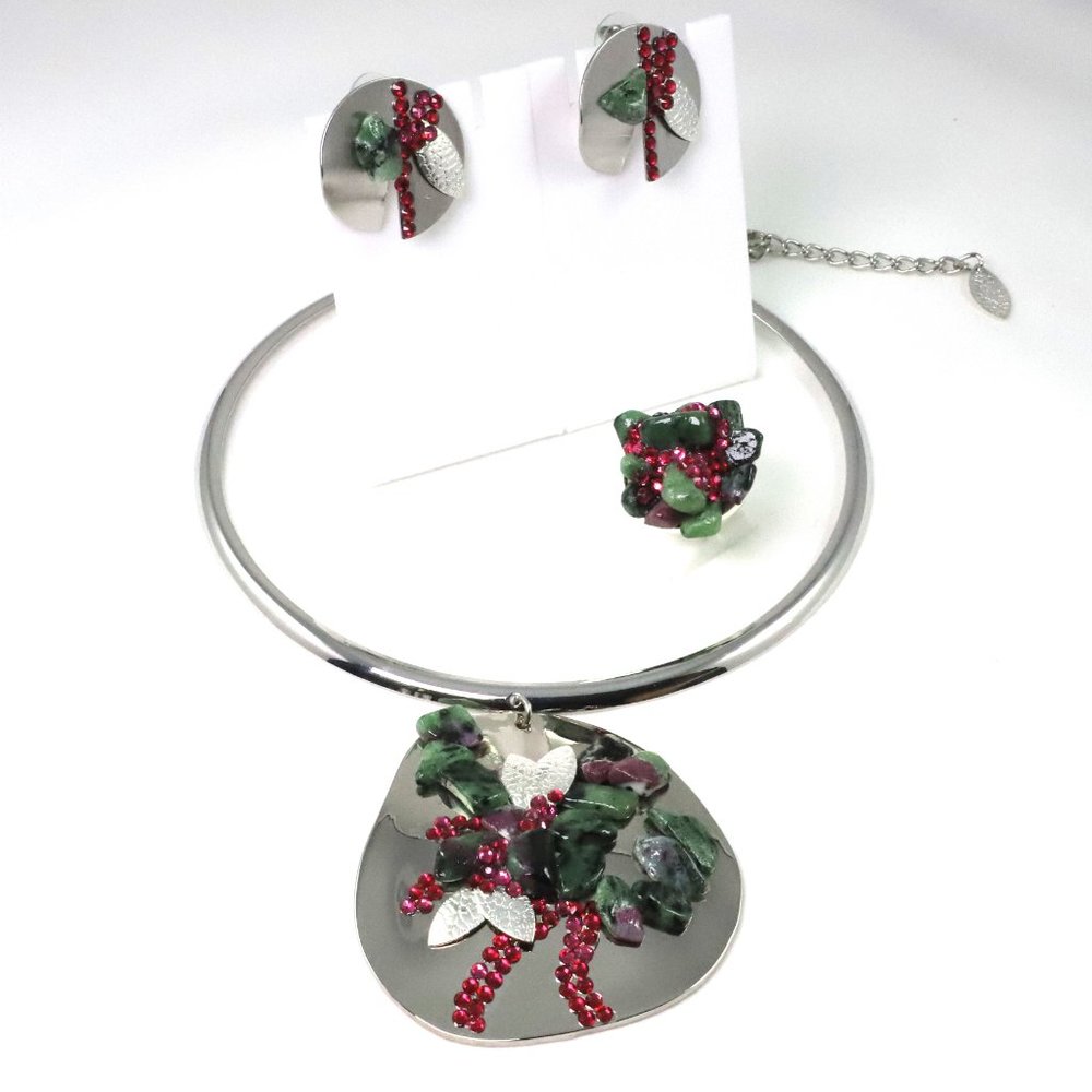 Silver Choker, Bangle and Earrings Emerald Stones